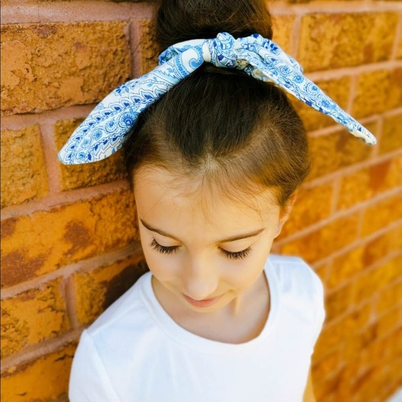 Handmade scrunchie with long knot 🎀 - Picture 2 of 3